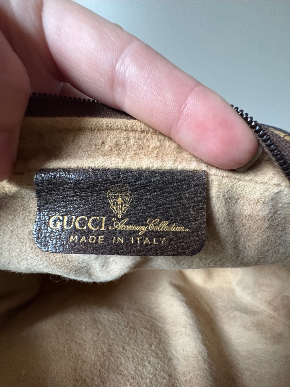 Gucci GG Supreme Toiletry Case w/ Red and Green Web Stripe - Picture 3 of 5